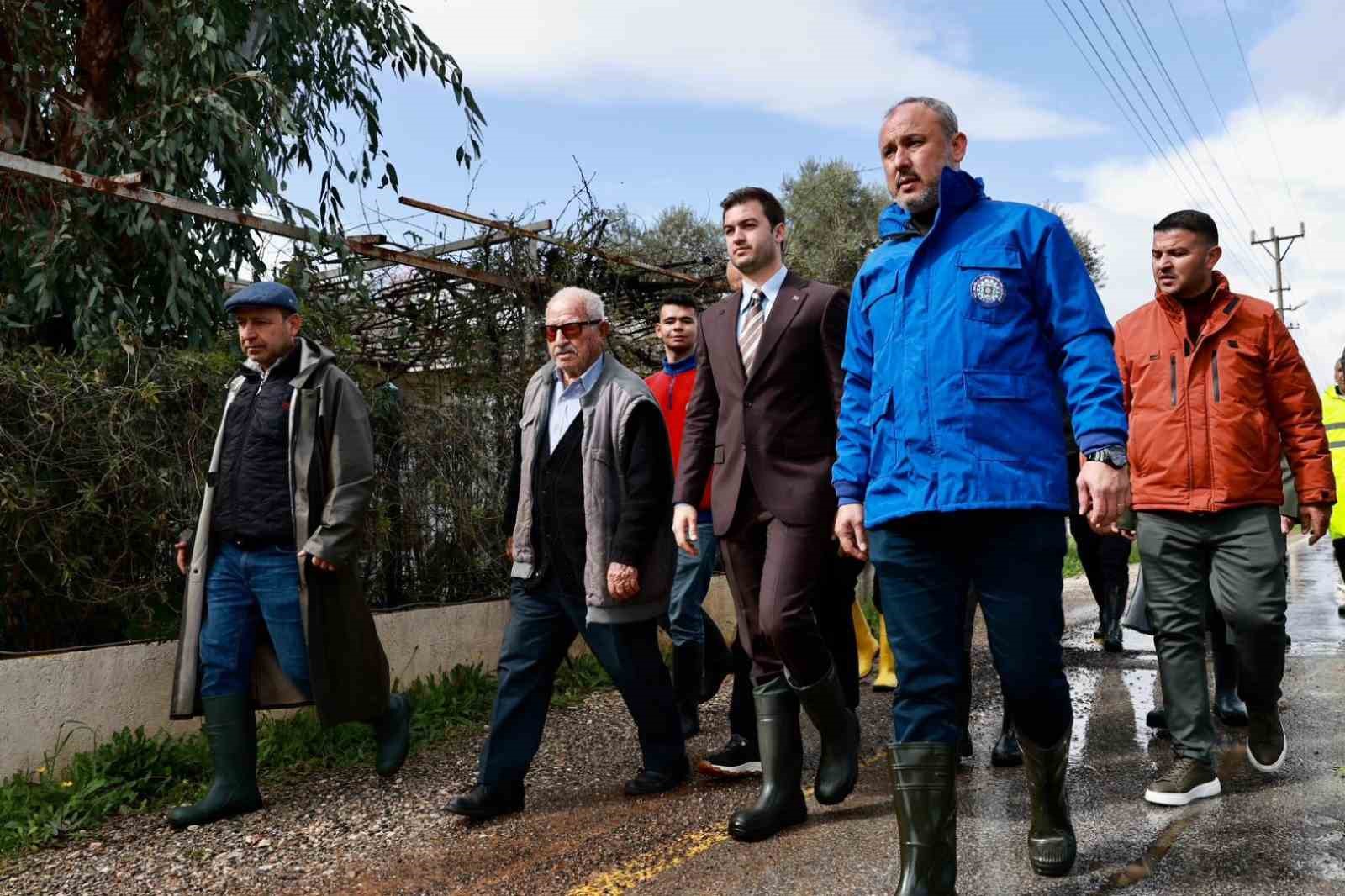 Başkan Mandalinci su taşkınlarının yaşandığı Kızılağaç’ta incelemelerde bulundu
