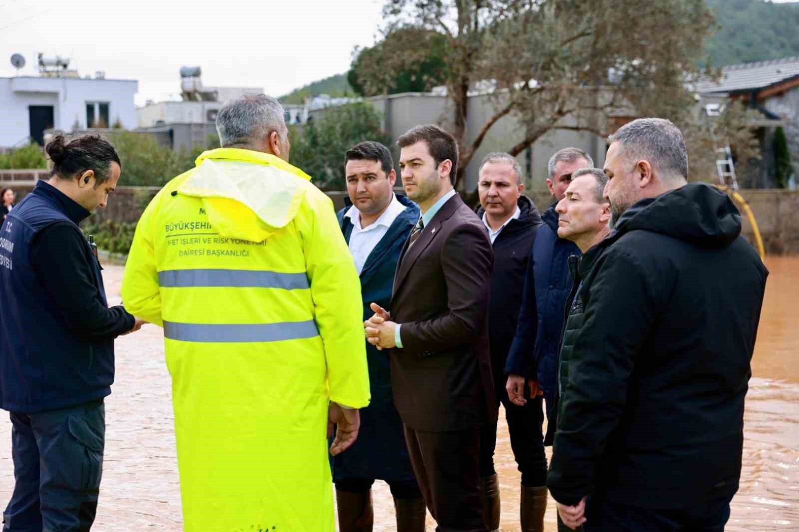 Başkan Mandalinci su taşkınlarının yaşandığı Kızılağaç’ta incelemelerde bulundu
