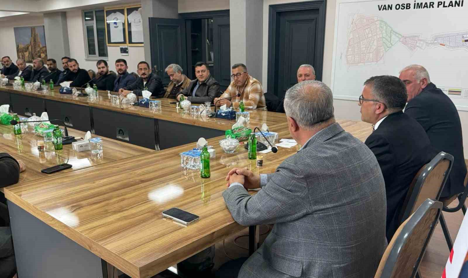 Başkan Memet Aslan sanayicilerle bir araya geldi
