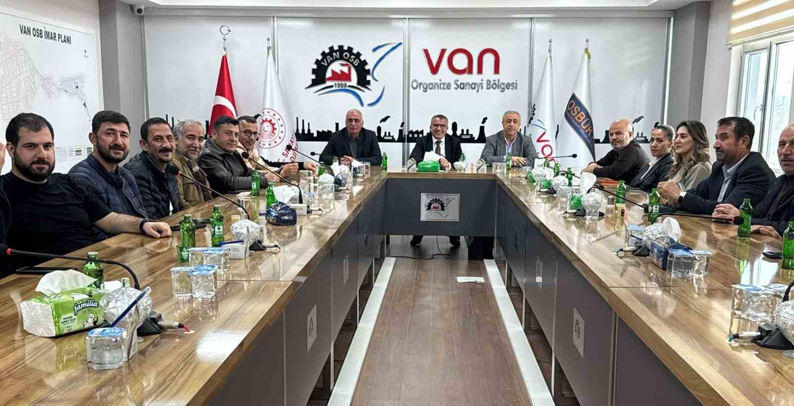 Başkan Memet Aslan sanayicilerle bir araya geldi
