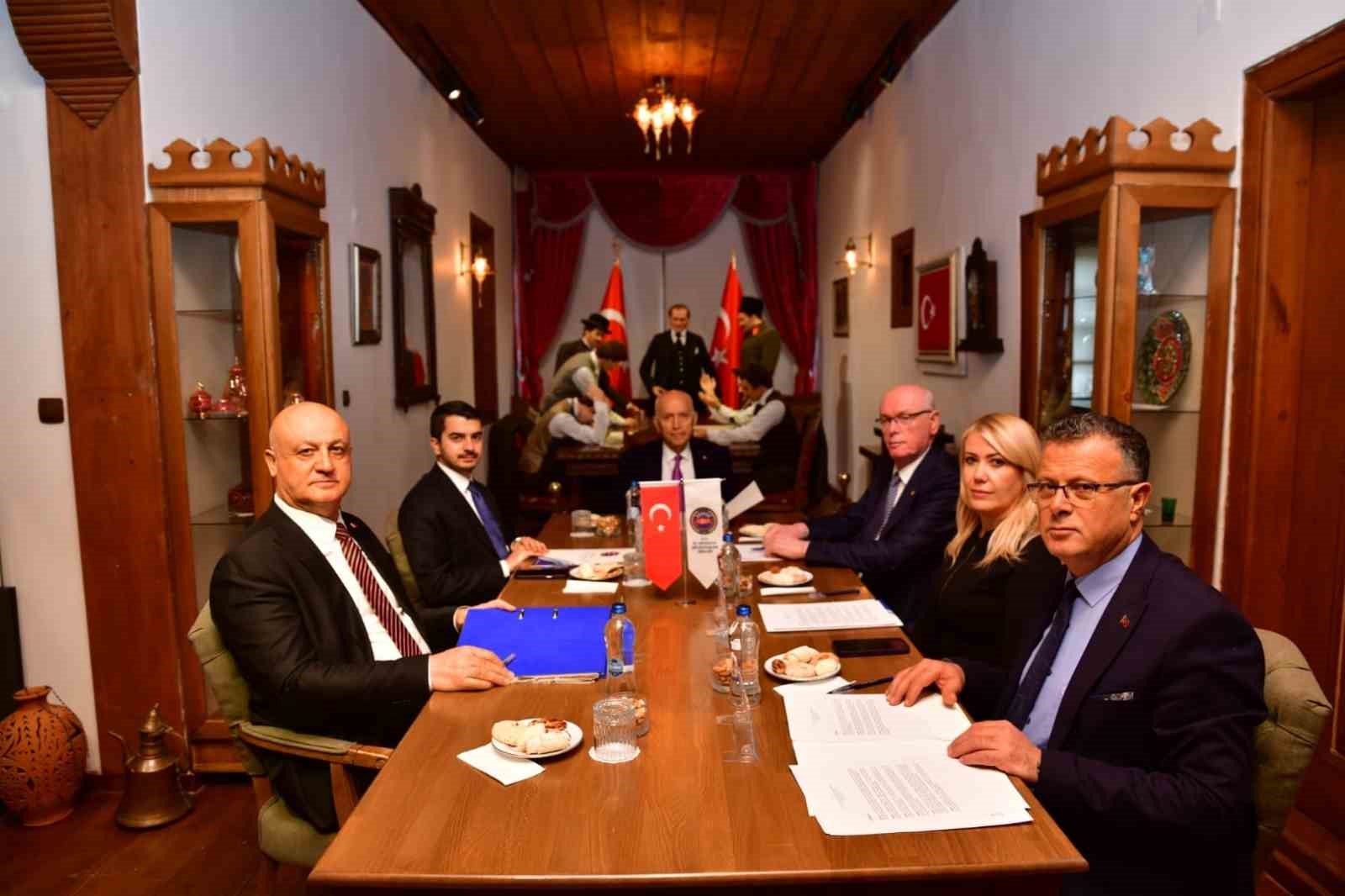 Başkan Öküzcüoğlu: "Tarihin yazıldığı mekanda bulunmak gurur verici"
Başkan Öküzcüoğlu: "Tarihin yazıldığı mekanda bulunmak gurur verici"