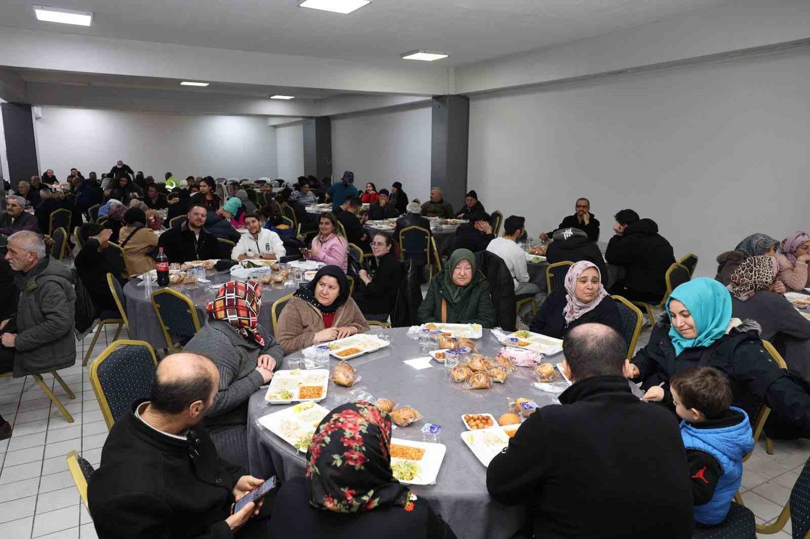 Başkan Önal, iftar sofrasında vatandaşlarla buluştu
