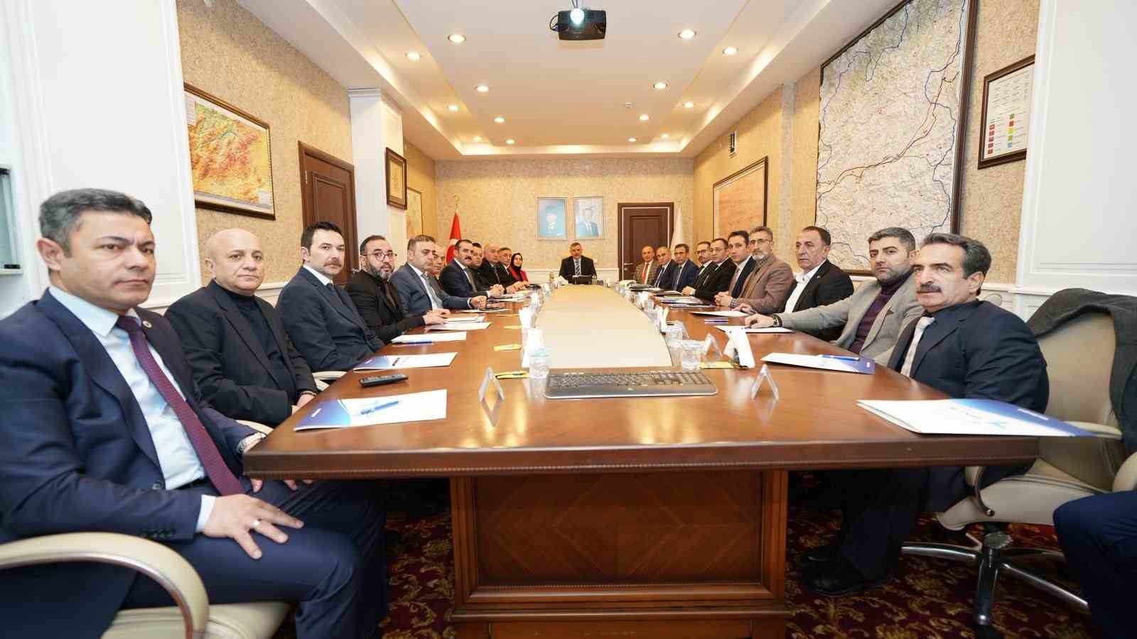 Başkan Özakalın, il istihdam ve mesleki eğitim kurulu toplantısına katıldı
