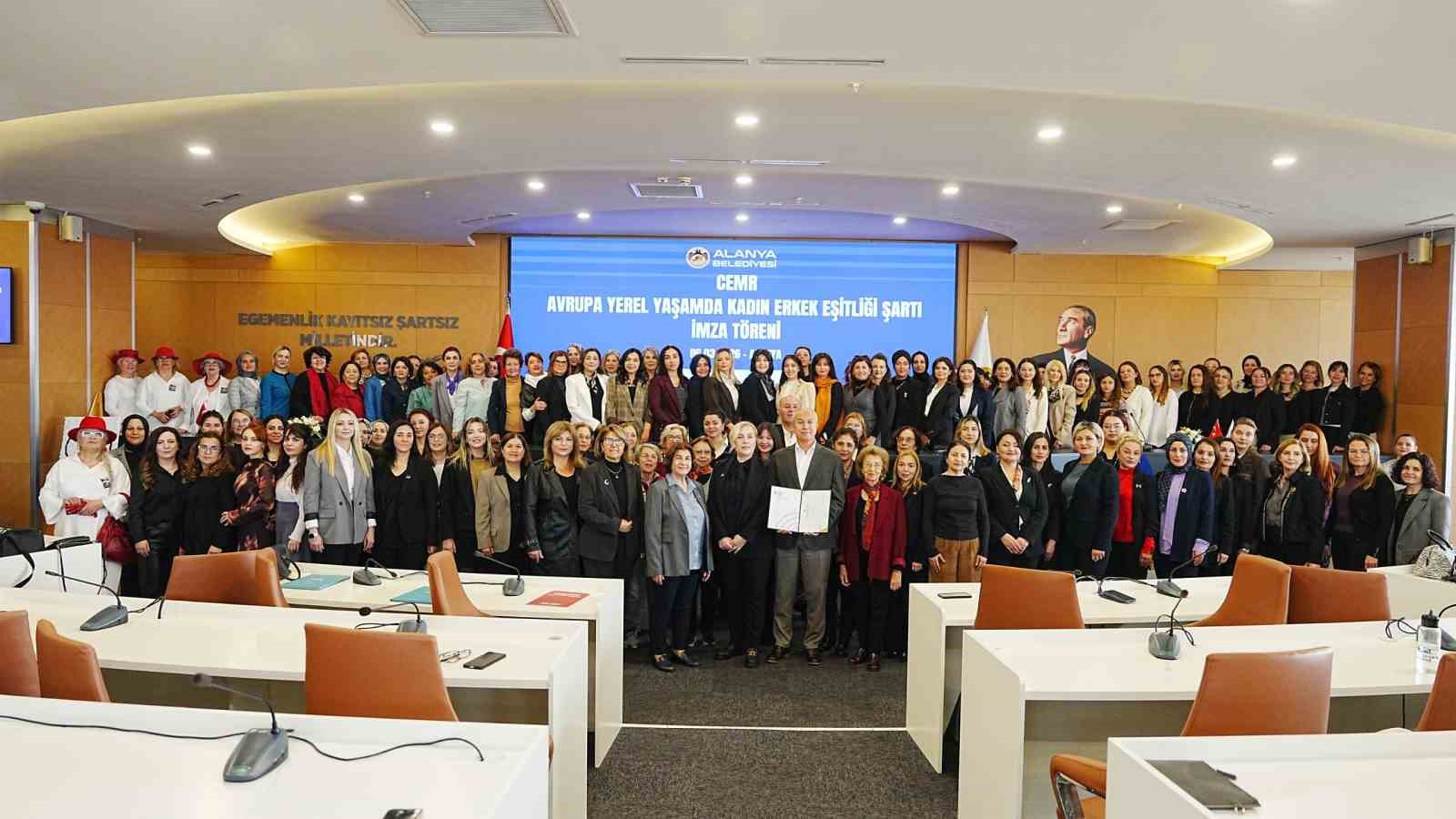 Başkan Özçelik, CEMR Avrupa Yerel Yaşamda Kadın-Erkek Eşitliği Şartı’nı imzaladı
