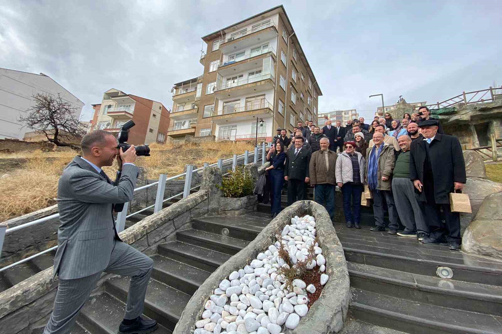 Başkan Özdemir: "Gazeteciler en özel günlerinde bile mesleklerini bırakamıyor"
