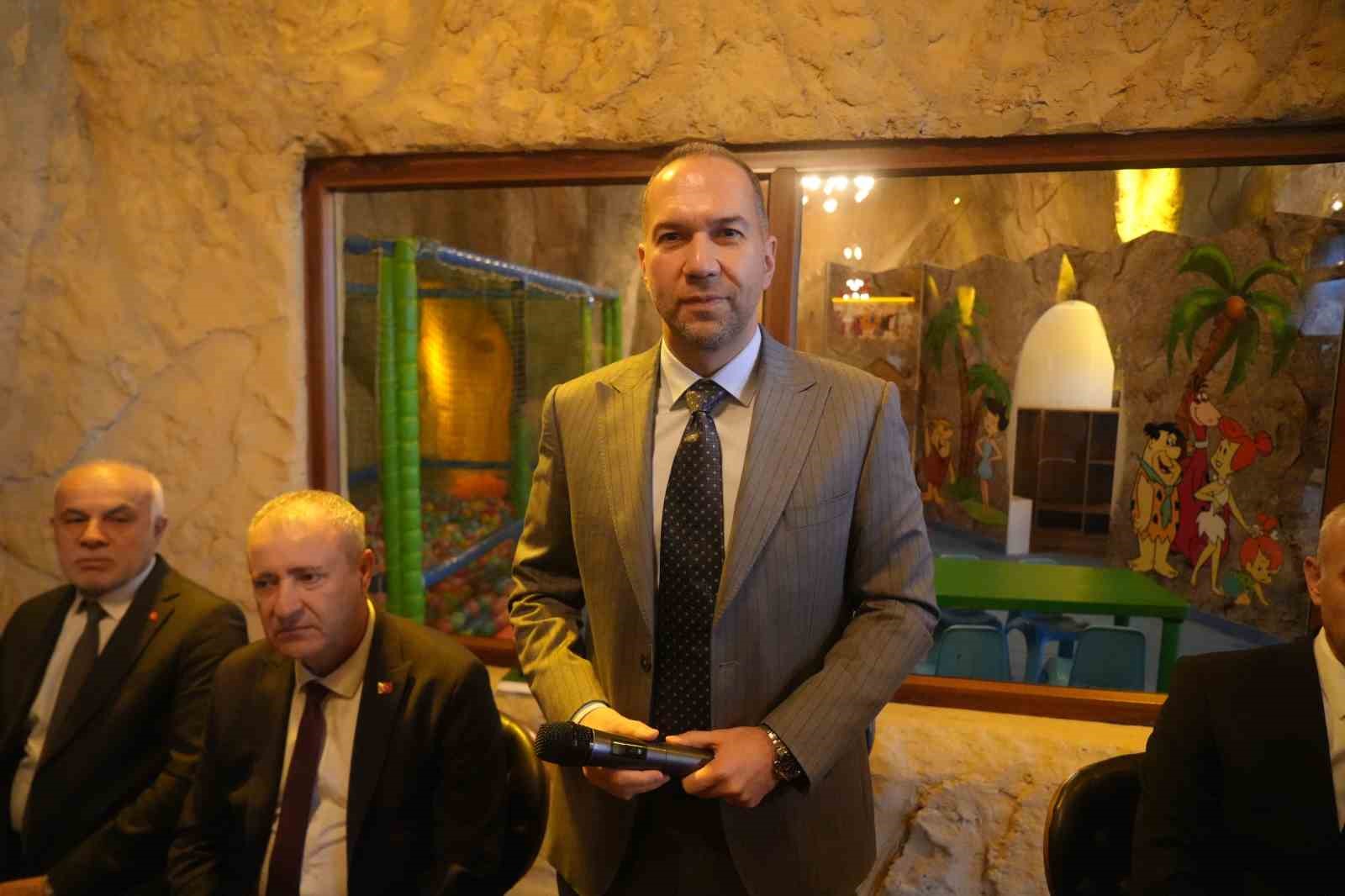 Başkan Özdemir: "Gazeteciler en özel günlerinde bile mesleklerini bırakamıyor"
