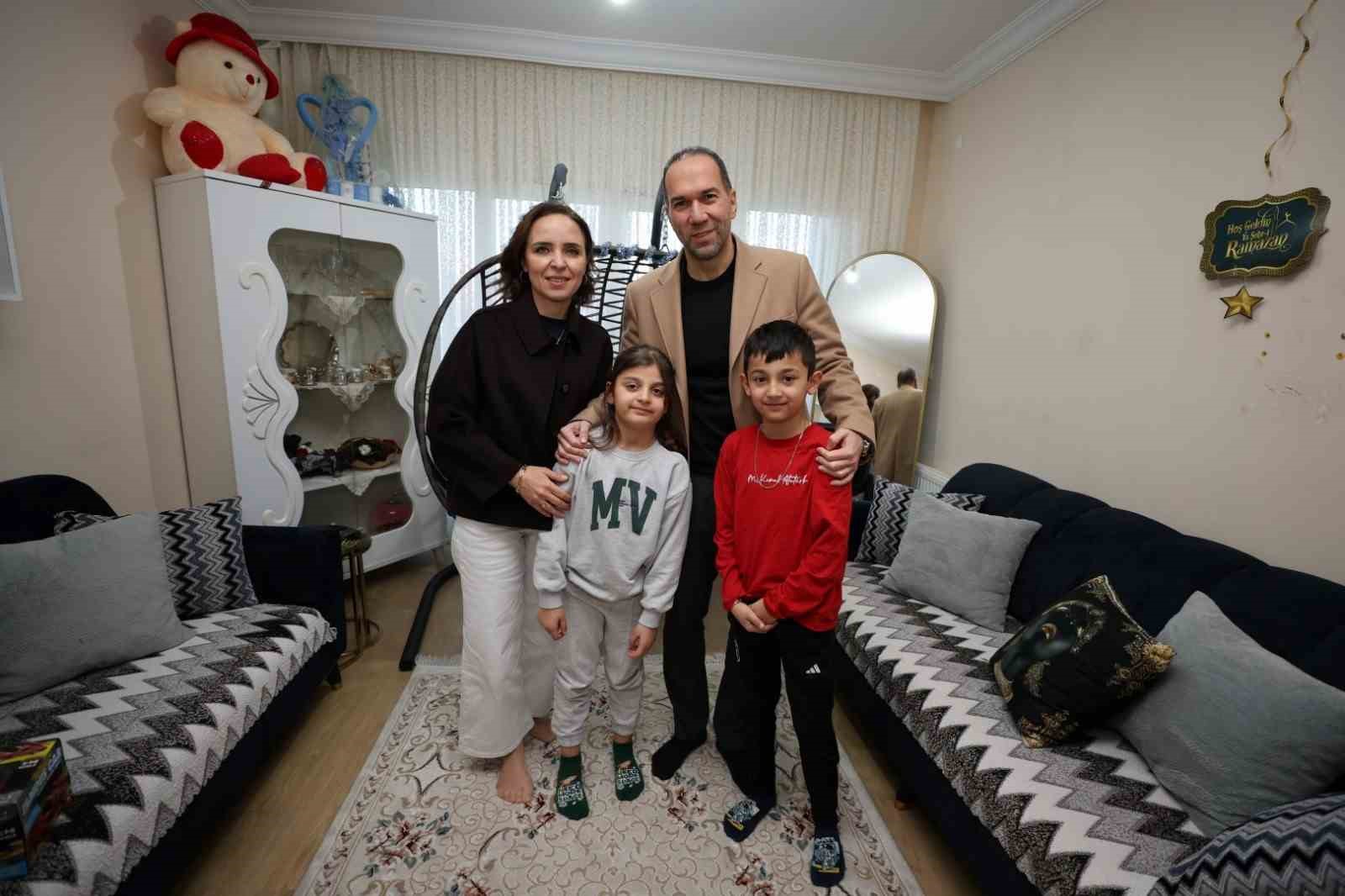 Başkan Özdemir’den çat kapı ziyaret
Başkan Özdemir’den çat kapı ziyaret