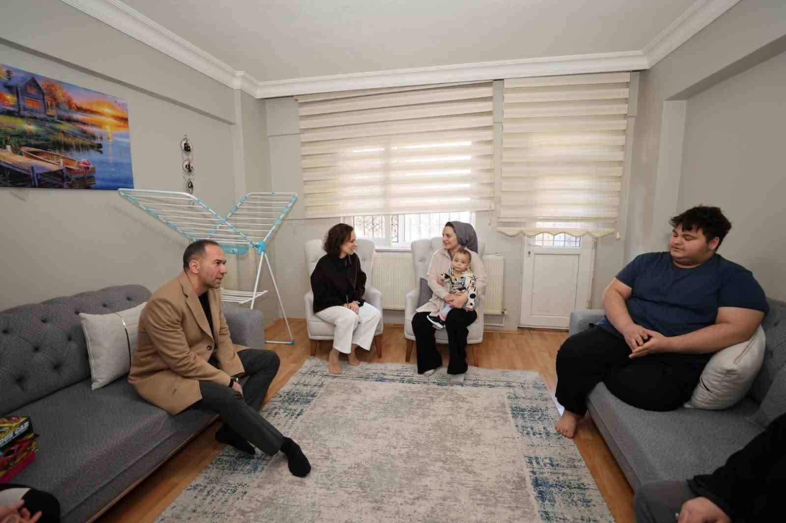 Başkan Özdemir’den çat kapı ziyaret
Başkan Özdemir’den çat kapı ziyaret