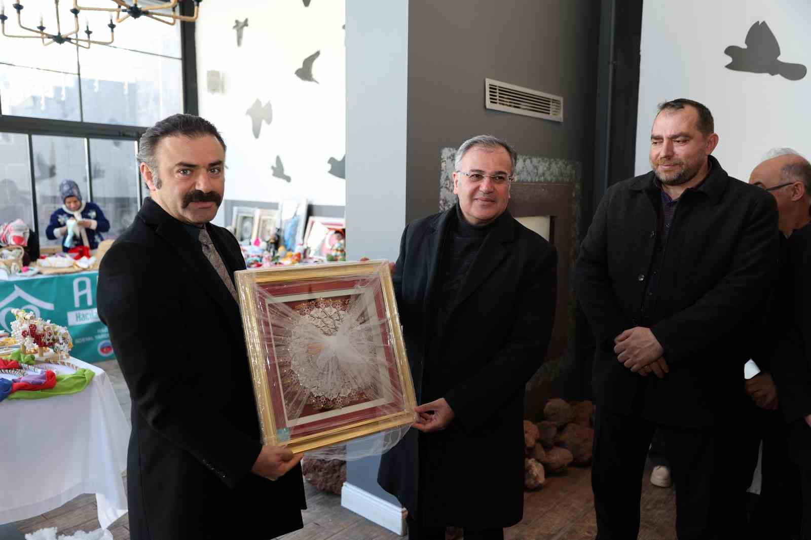 Başkan Özdoğan: "Hacılar ADEM, toplum yapısını güçlendiriyor"
Başkan Özdoğan: "Hacılar ADEM, toplum yapısını güçlendiriyor"