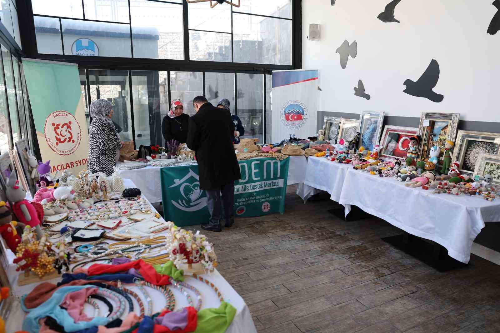 Başkan Özdoğan: "Hacılar ADEM, toplum yapısını güçlendiriyor"
Başkan Özdoğan: "Hacılar ADEM, toplum yapısını güçlendiriyor"