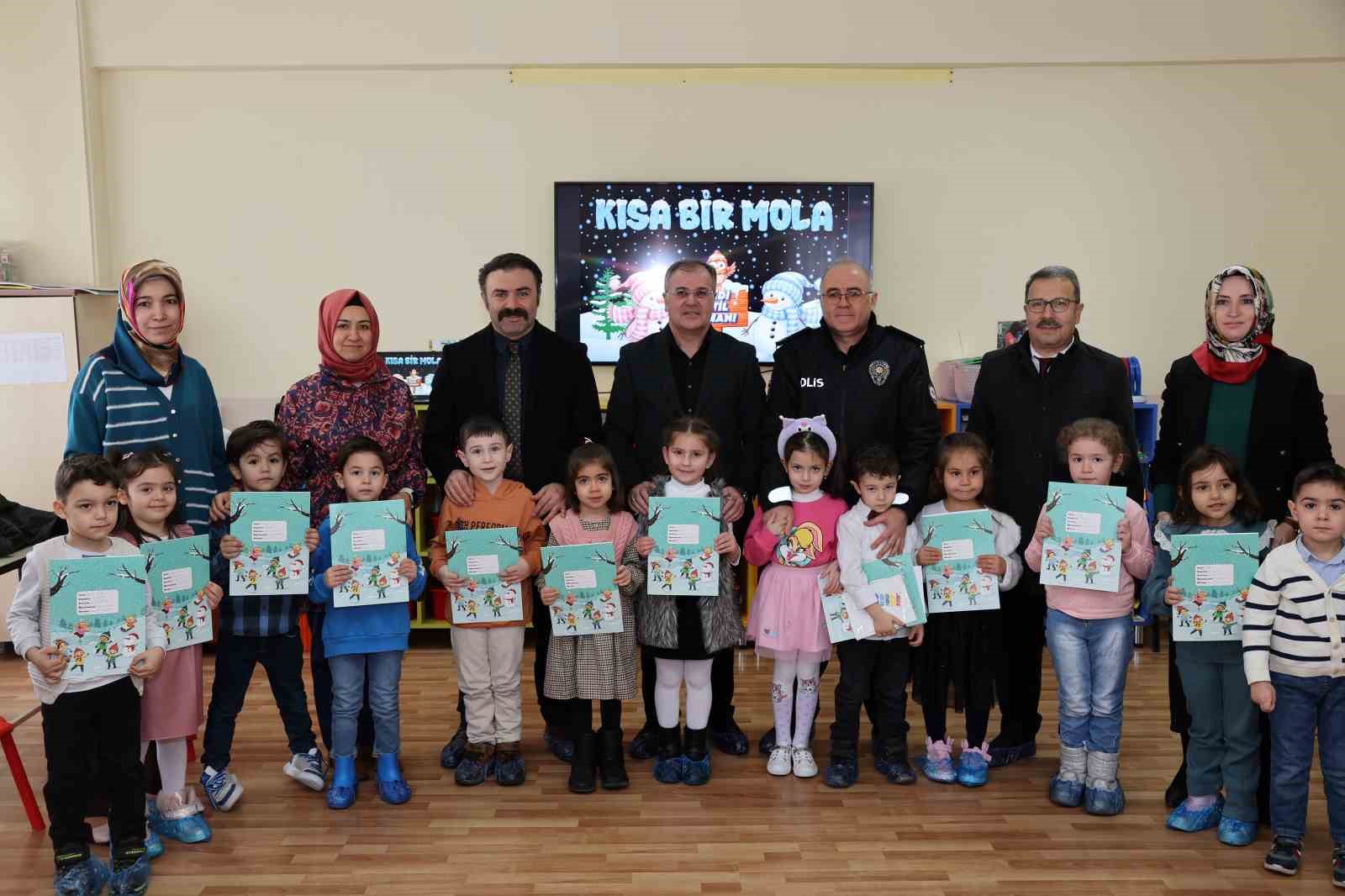 Başkan Özdoğan, öğrencilerin karne heyecanına ortak oldu
