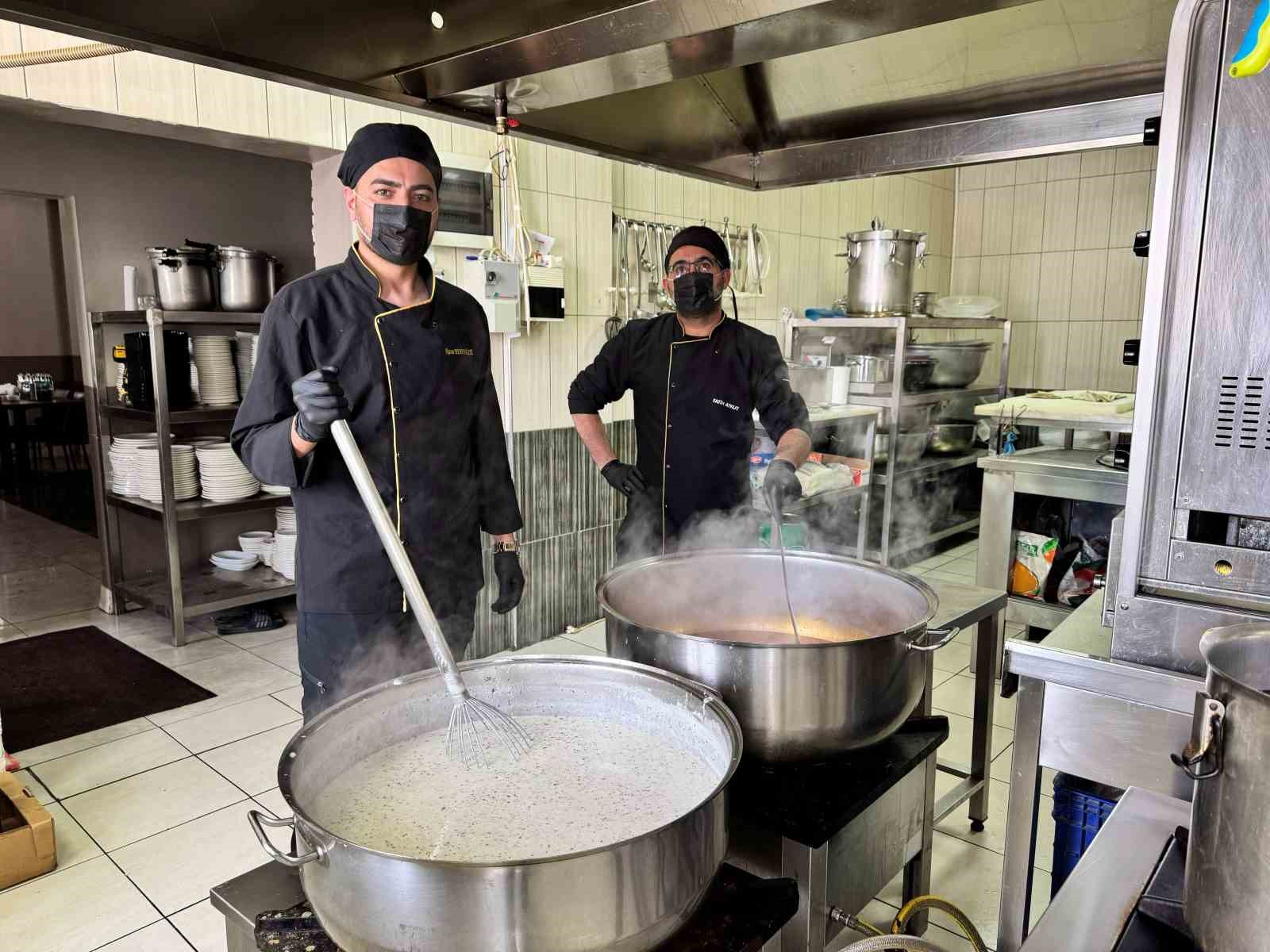 Başkan Özdoğan’dan Hacılar’da Ramazan dayanışması
Başkan Özdoğan’dan Hacılar’da Ramazan dayanışması