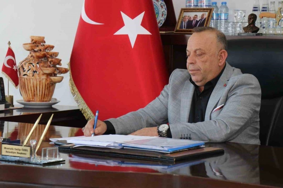 Başkan Özel: "Bayrağımıza uzanan el milletimize uzanan eldir"
