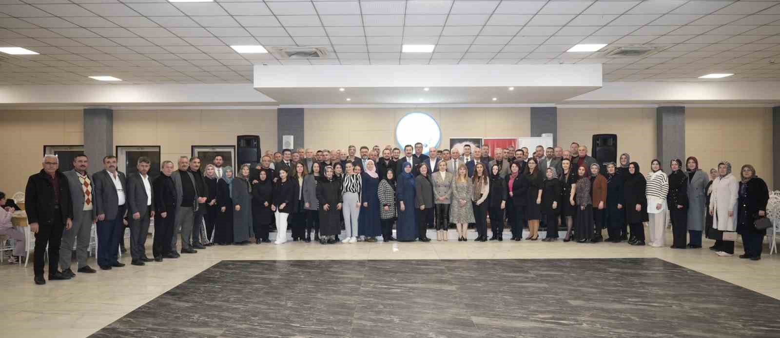 Başkan Özel: "Muhtarlar bizim en yakın mesai arkadaşımız"
