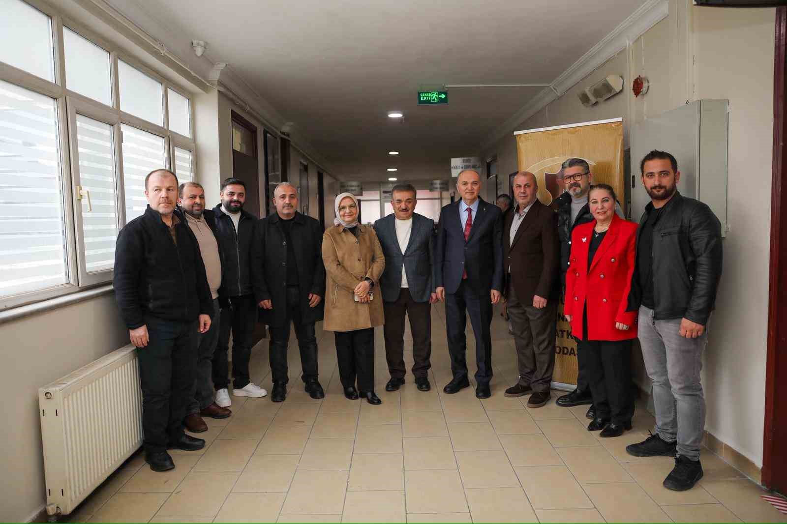 Başkan Özlü: "Esnaf odalarımız, en yakın iş birliği kurumlarımızdır"
