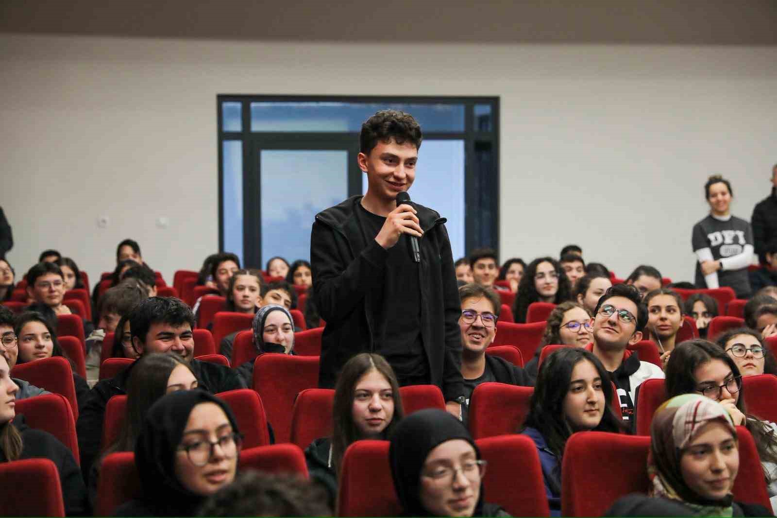 Başkan Özlü Fen Lisesi öğrencileri ile bir araya geldi
