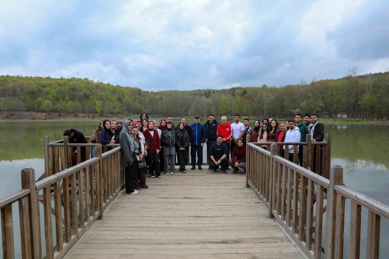 Başkan Özlü, gençlerle doğa yürüyüşü yaptı
