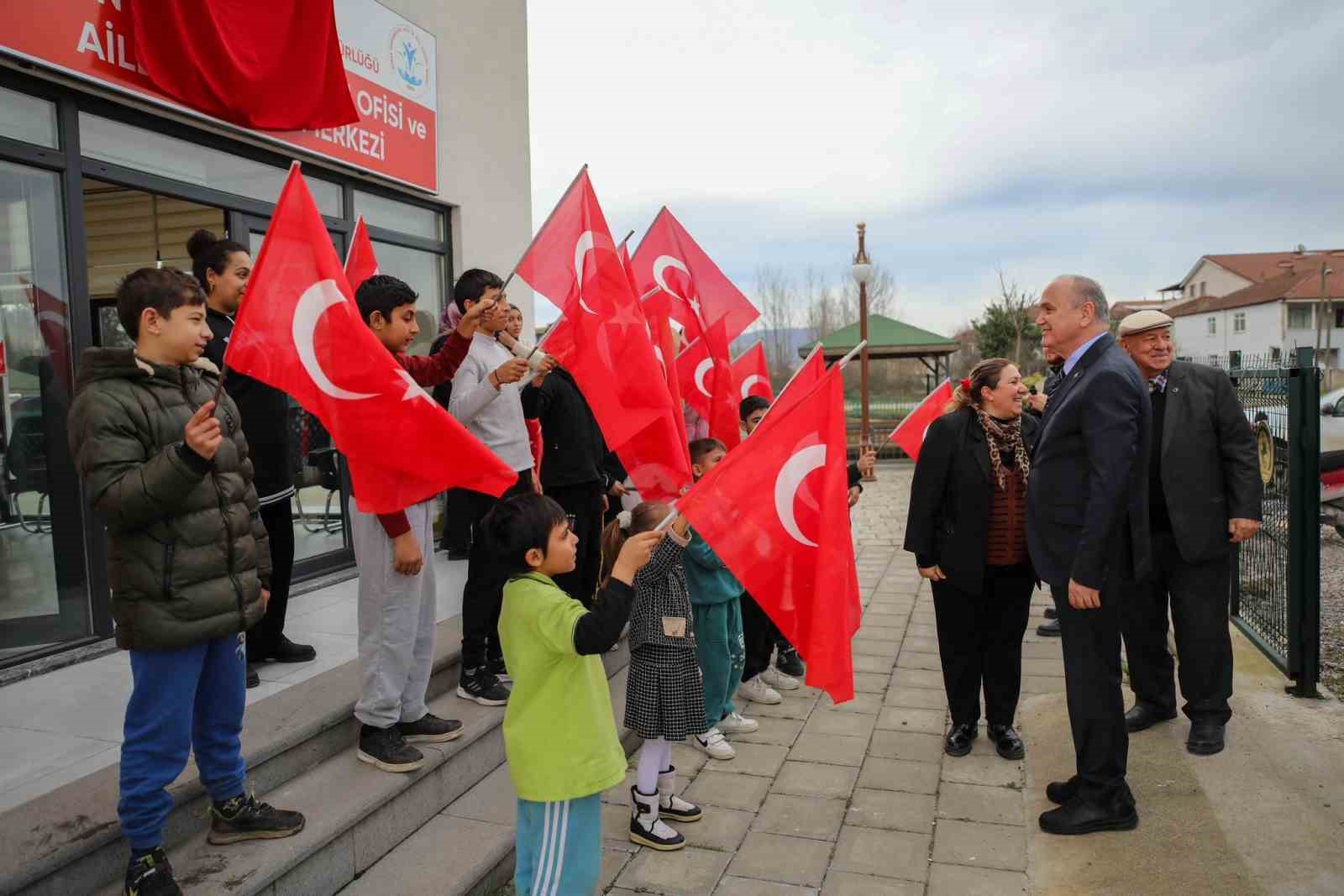 Başkan Özlü Roman koordinasyon merkezini inceleme
