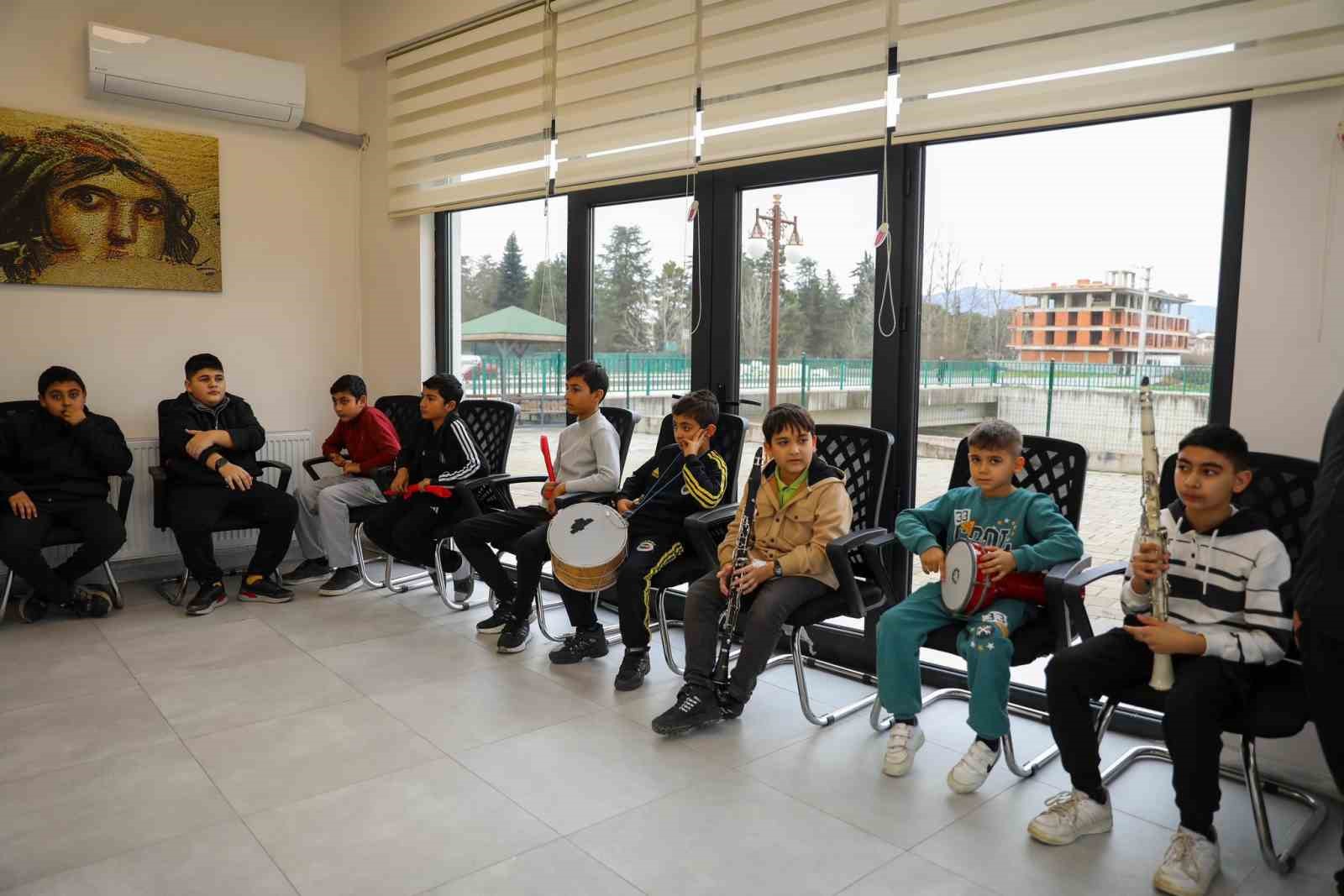 Başkan Özlü Roman koordinasyon merkezini inceleme
