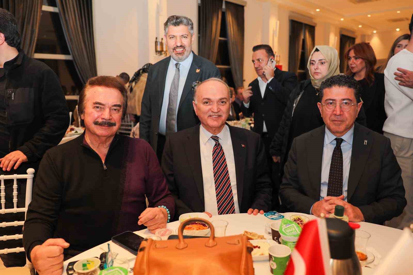 Başkan Özlü’ye ‘Kızıl Elma’ Ödülü
