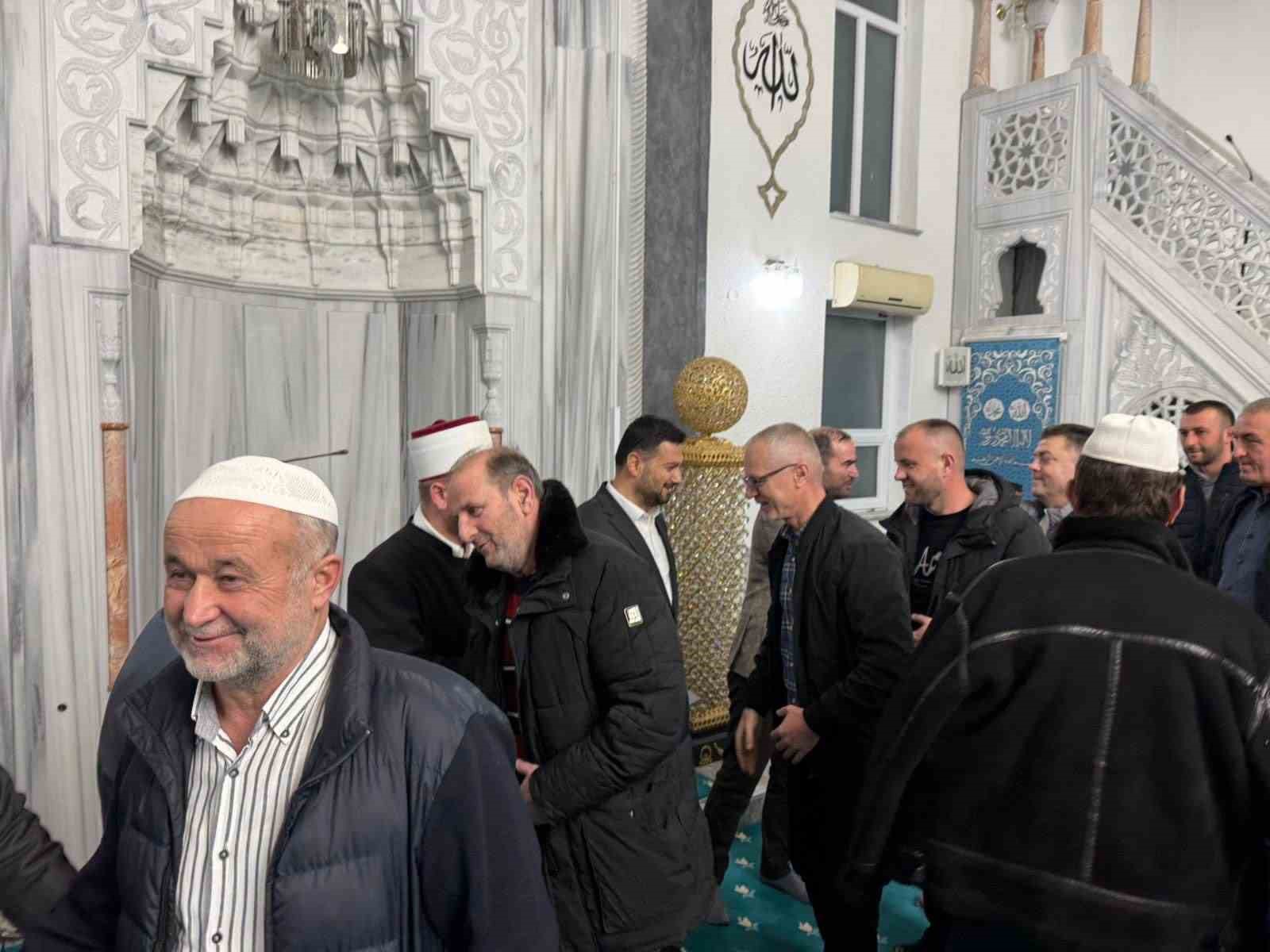 Başkan Öztekin, Balkanlar’da vatandaşlarla iftar sofrasında buluştu
Başkan Öztekin, Balkanlar’da vatandaşlarla iftar sofrasında buluştu