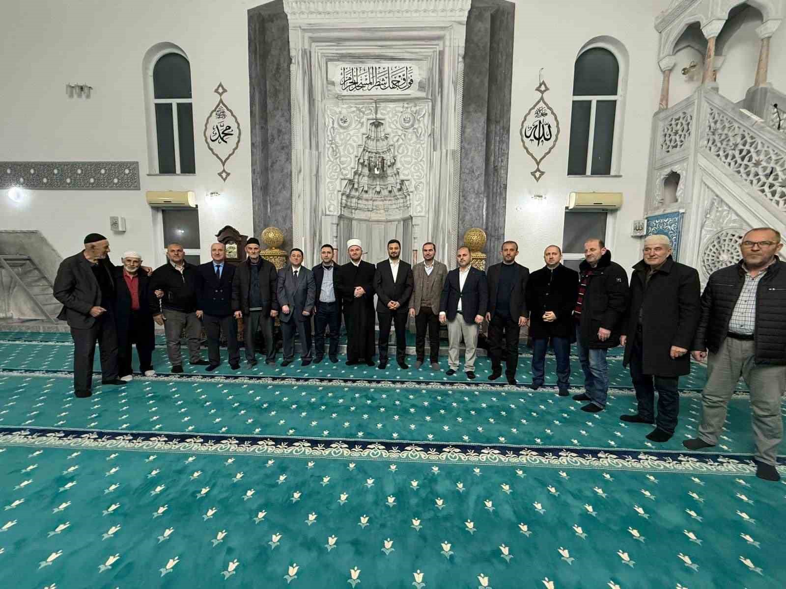 Başkan Öztekin, Balkanlar’da vatandaşlarla iftar sofrasında buluştu
Başkan Öztekin, Balkanlar’da vatandaşlarla iftar sofrasında buluştu