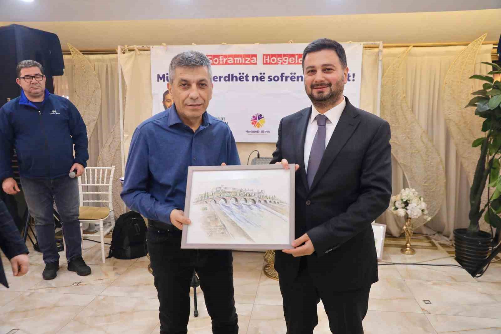 Başkan Öztekin, Balkanlar’da vatandaşlarla iftar sofrasında buluştu
Başkan Öztekin, Balkanlar’da vatandaşlarla iftar sofrasında buluştu