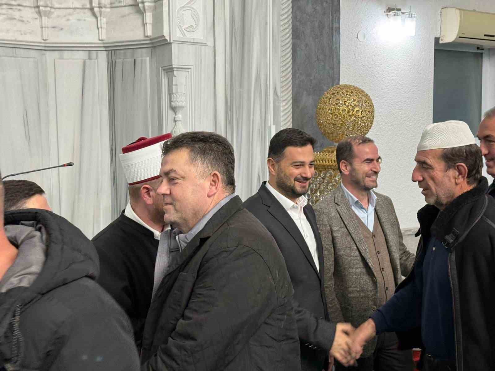 Başkan Öztekin, Balkanlar’da vatandaşlarla iftar sofrasında buluştu
Başkan Öztekin, Balkanlar’da vatandaşlarla iftar sofrasında buluştu