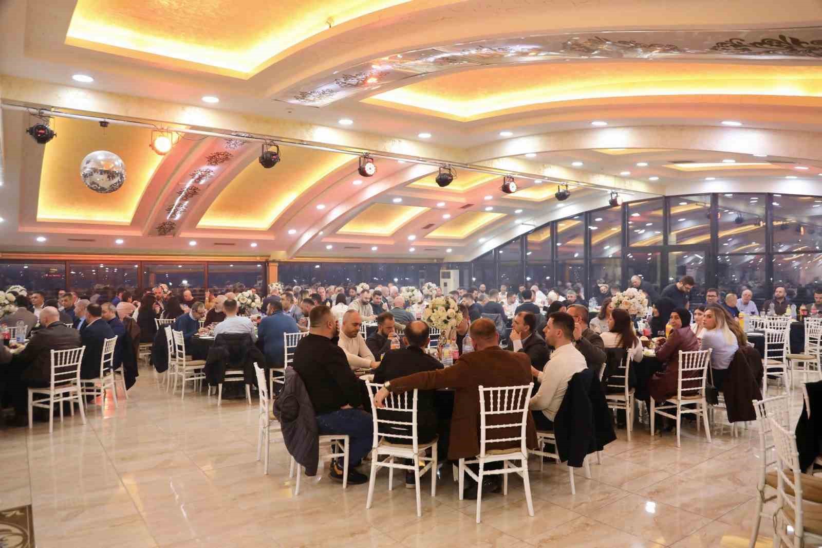 Başkan Öztekin, Balkanlar’da vatandaşlarla iftar sofrasında buluştu
Başkan Öztekin, Balkanlar’da vatandaşlarla iftar sofrasında buluştu