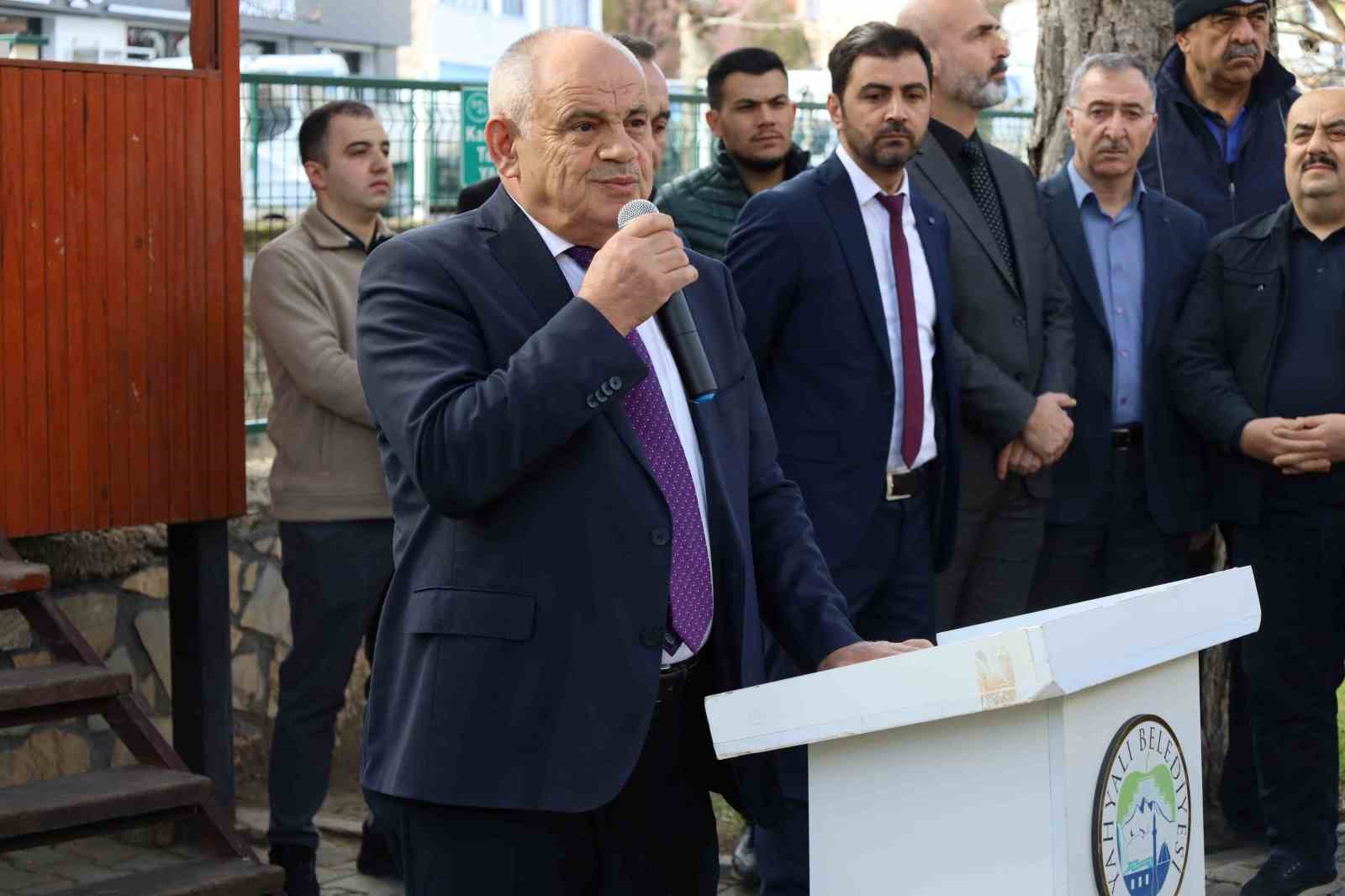 Başkan Öztürk belediye personelleri ile bayramlaştı
Başkan Öztürk belediye personelleri ile bayramlaştı