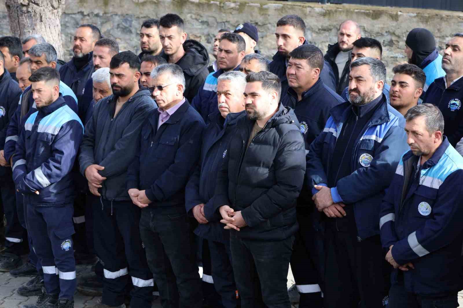 Başkan Öztürk belediye personelleri ile bayramlaştı
Başkan Öztürk belediye personelleri ile bayramlaştı