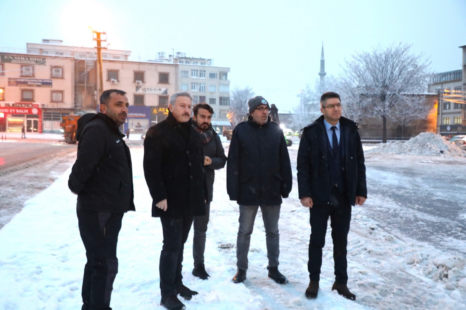 Başkan Palancıoğlu ekiplerle sahada
Başkan Palancıoğlu ekiplerle sahada