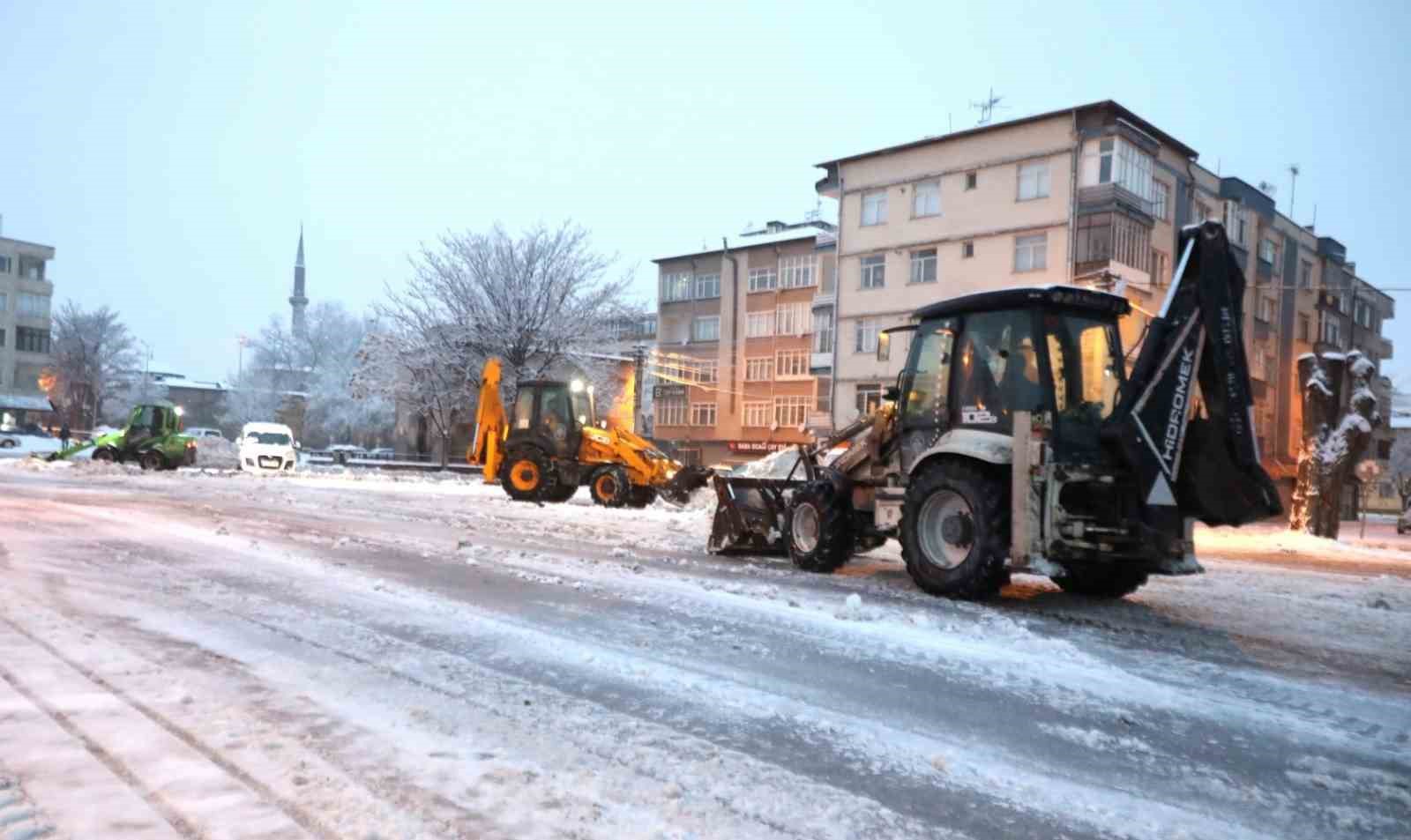 Başkan Palancıoğlu ekiplerle sahada
Başkan Palancıoğlu ekiplerle sahada