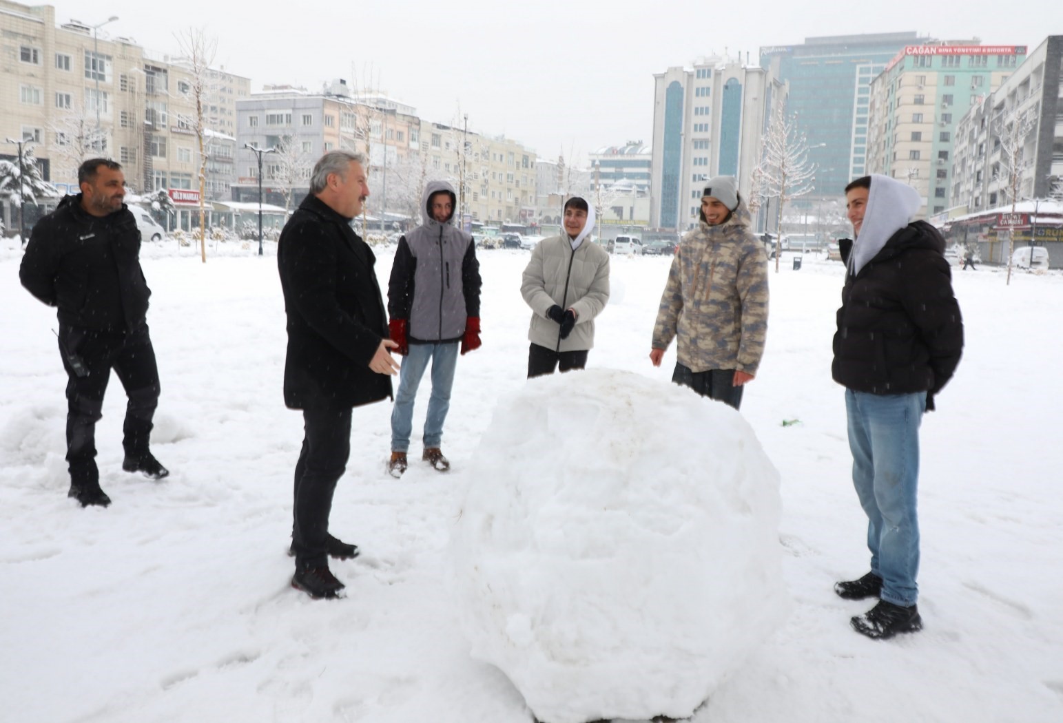 Başkan Palancıoğlu ekiplerle sahada
Başkan Palancıoğlu ekiplerle sahada