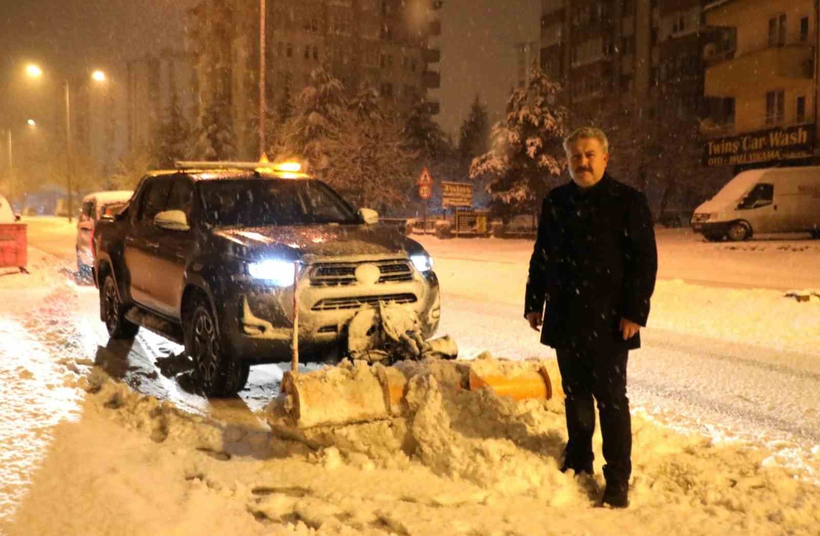 Başkan Palancıoğlu ekiplerle sahada
Başkan Palancıoğlu ekiplerle sahada