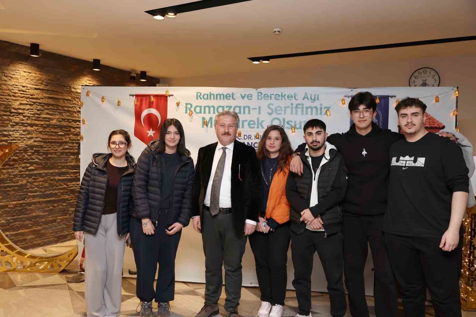 Başkan Palancıoğlu, gençlerle iftar sofrasında buluştu
