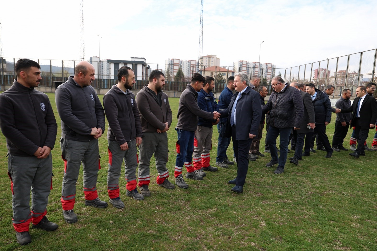 Başkan Palancıoğlu güne mesai arkadaşlarıyla bayramlaşarak başladı
Başkan Palancıoğlu güne mesai arkadaşlarıyla bayramlaşarak başladı