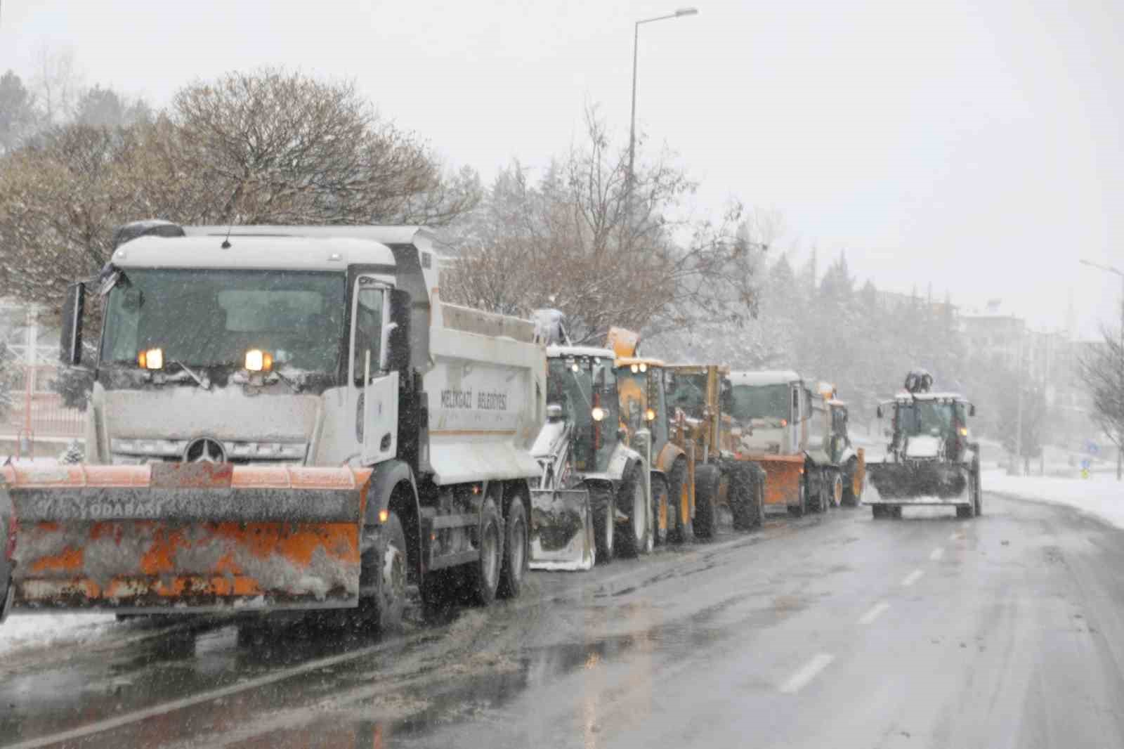 Başkan Palancıoğlu: "Karla mücadelede yoğun çalışmalarımız kesintisiz devam ediyor"
