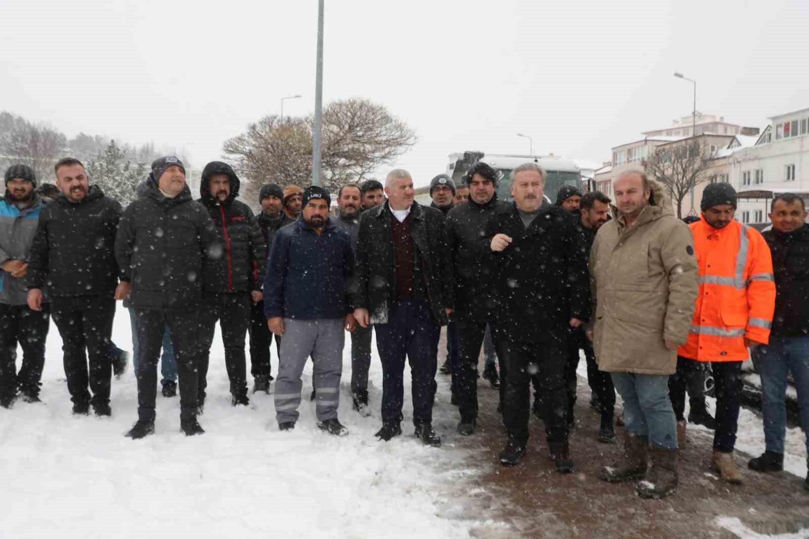 Başkan Palancıoğlu: "Karla mücadelede yoğun çalışmalarımız kesintisiz devam ediyor"
