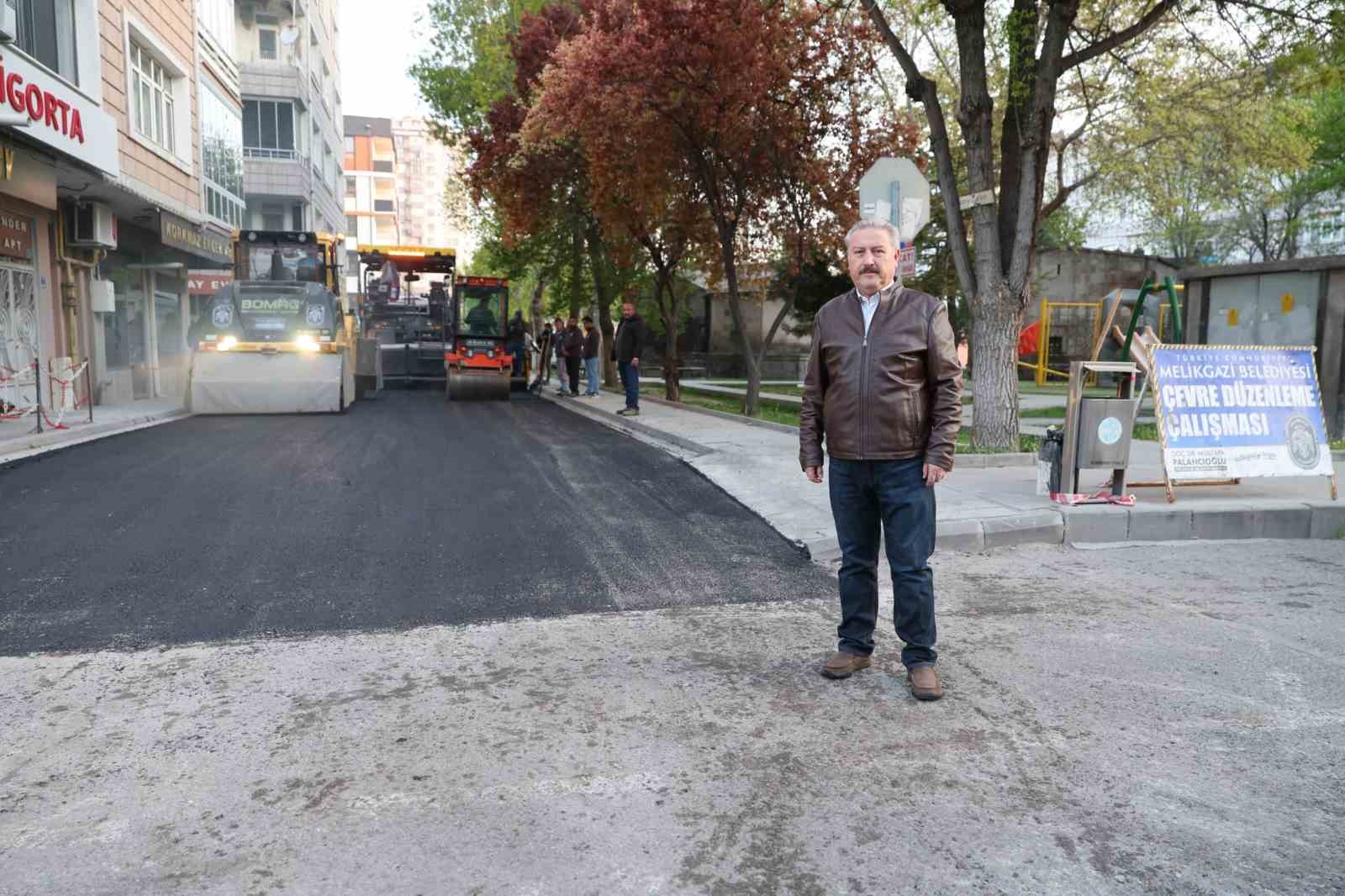 Başkan Palancıoğlu sabahın ilk ışıklarında sahada
