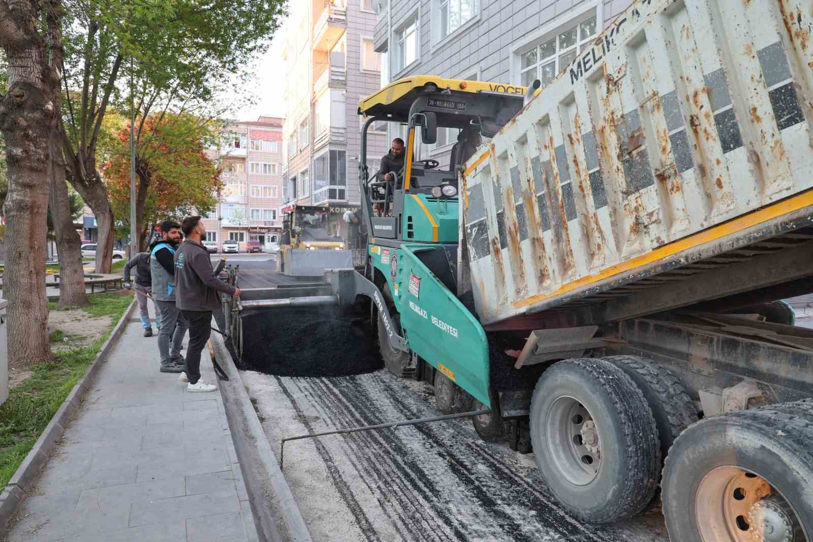 Başkan Palancıoğlu sabahın ilk ışıklarında sahada

