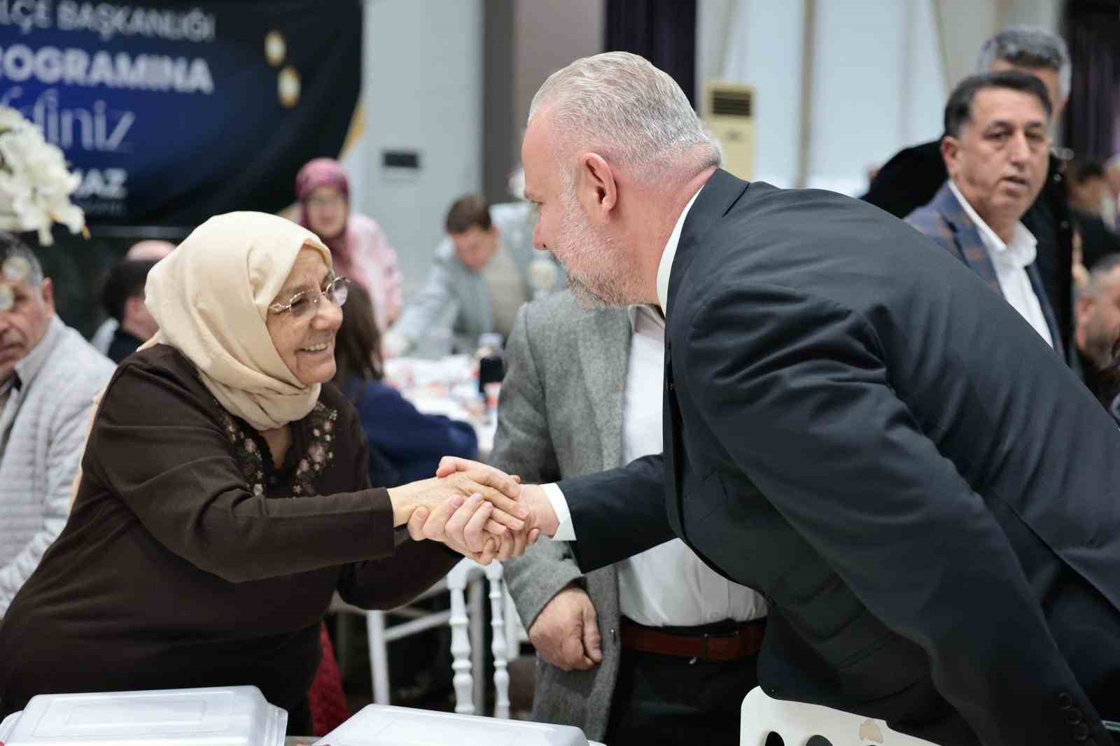 Başkan Pehlivan, Menemenlilerle gönül sofralarında buluştu
Başkan Pehlivan, Menemenlilerle gönül sofralarında buluştu