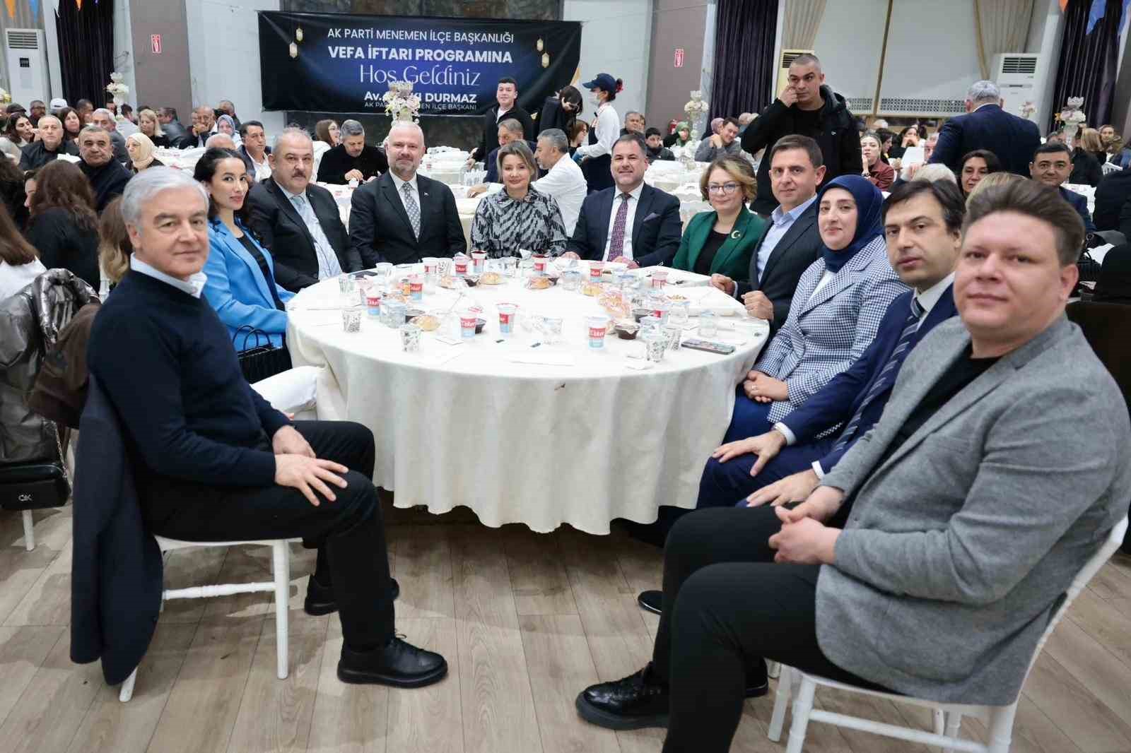 Başkan Pehlivan, Menemenlilerle gönül sofralarında buluştu
Başkan Pehlivan, Menemenlilerle gönül sofralarında buluştu