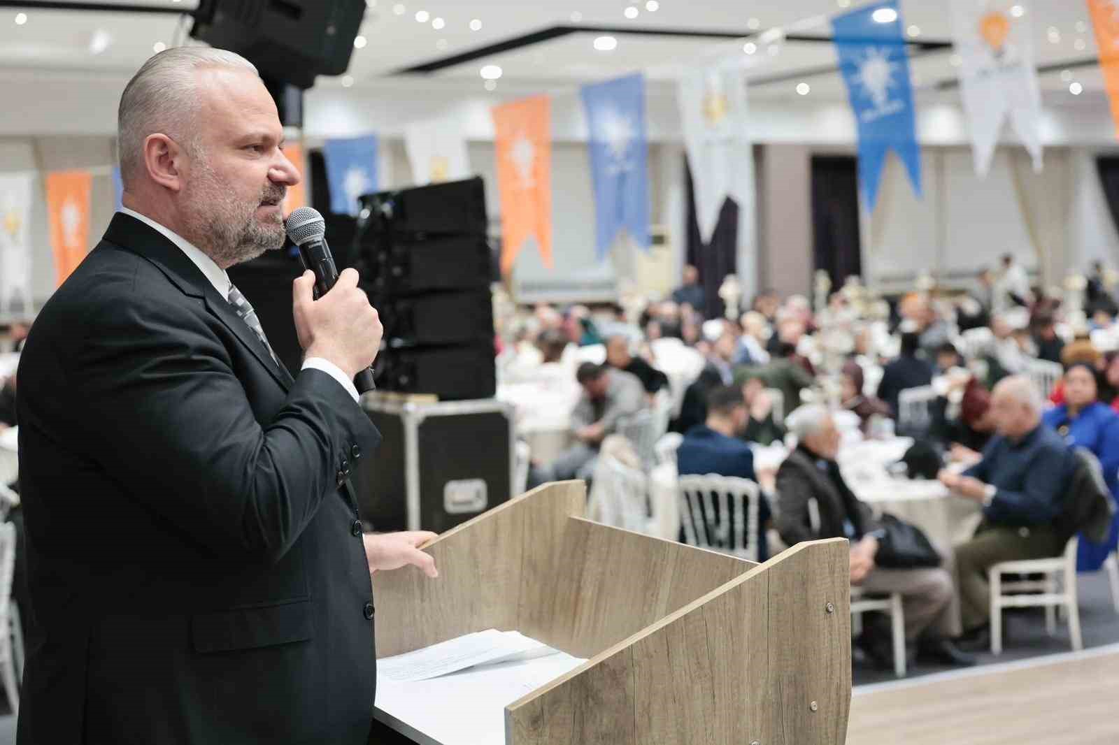 Başkan Pehlivan, Menemenlilerle gönül sofralarında buluştu
Başkan Pehlivan, Menemenlilerle gönül sofralarında buluştu