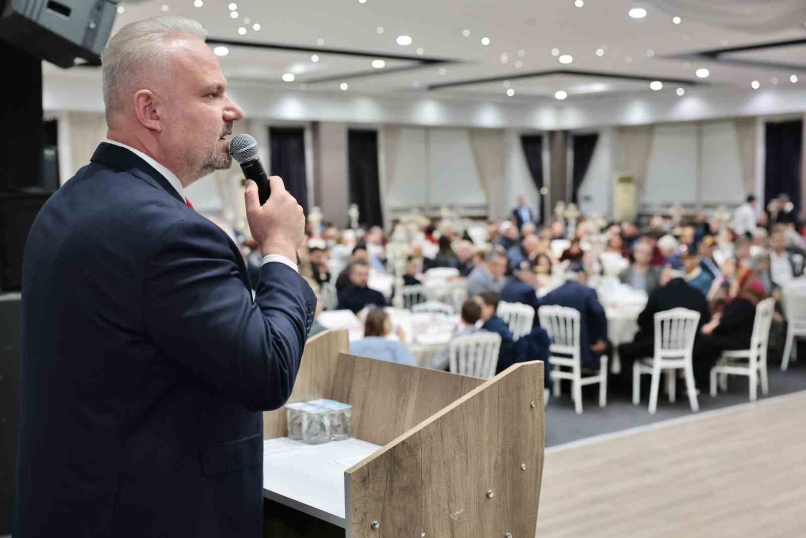 Başkan Pehlivan, şehit aileleri ve gazilerle iftar sofrasında buluştu
Başkan Pehlivan, şehit aileleri ve gazilerle iftar sofrasında buluştu