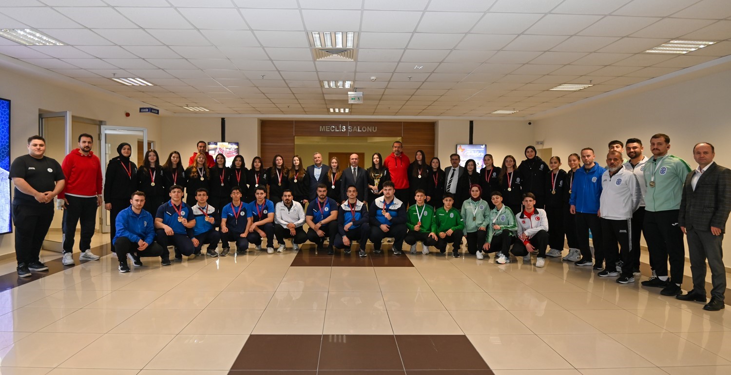 Başkan Pekyatırmacı: "Elde ettiğimiz başarılar tesadüf değil"
Başkan Pekyatırmacı: "Elde ettiğimiz başarılar tesadüf değil"