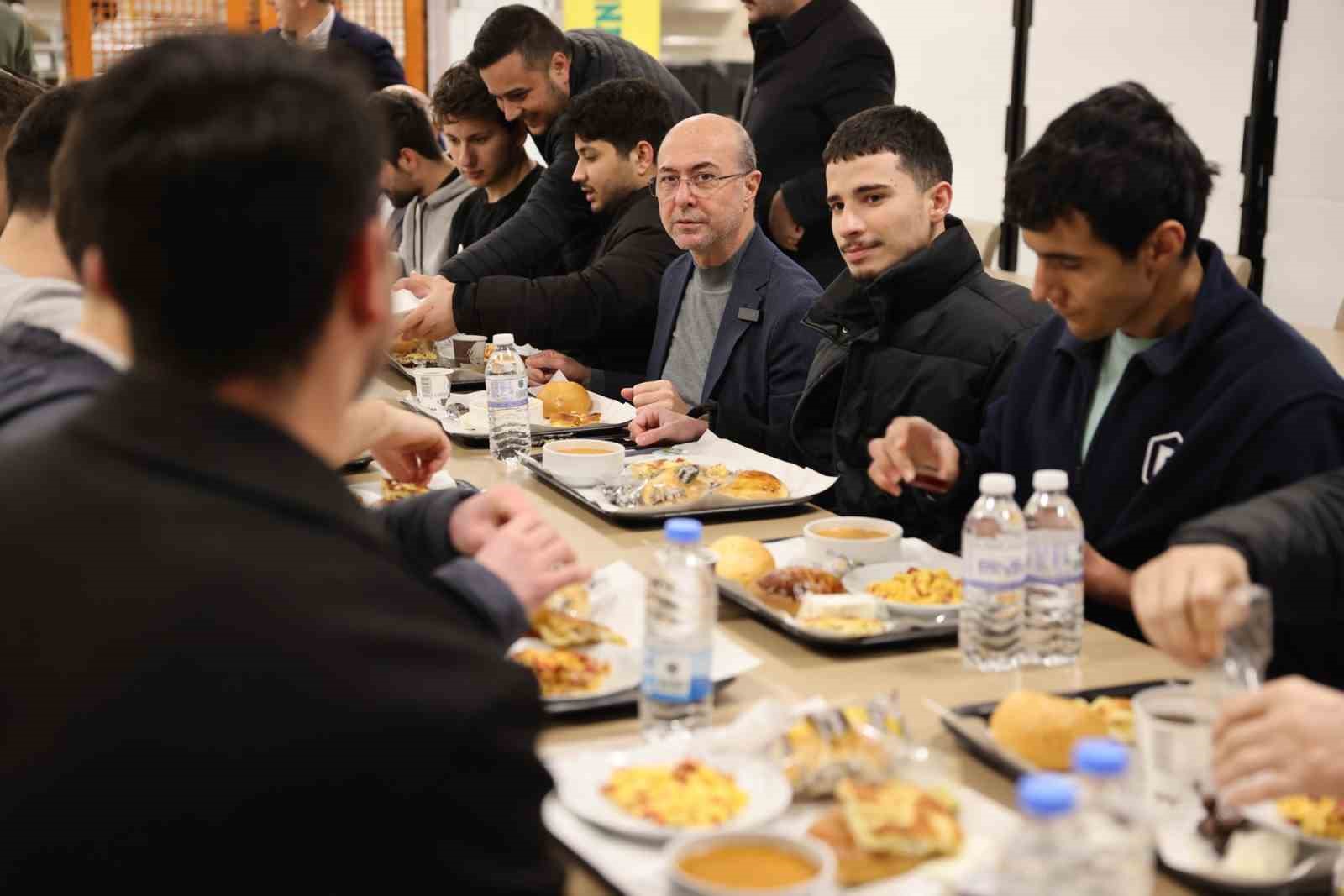 Başkan Pekyatırmacı: "Öğrencilerimizin her zaman yanında olmaya devam edeceğiz"
