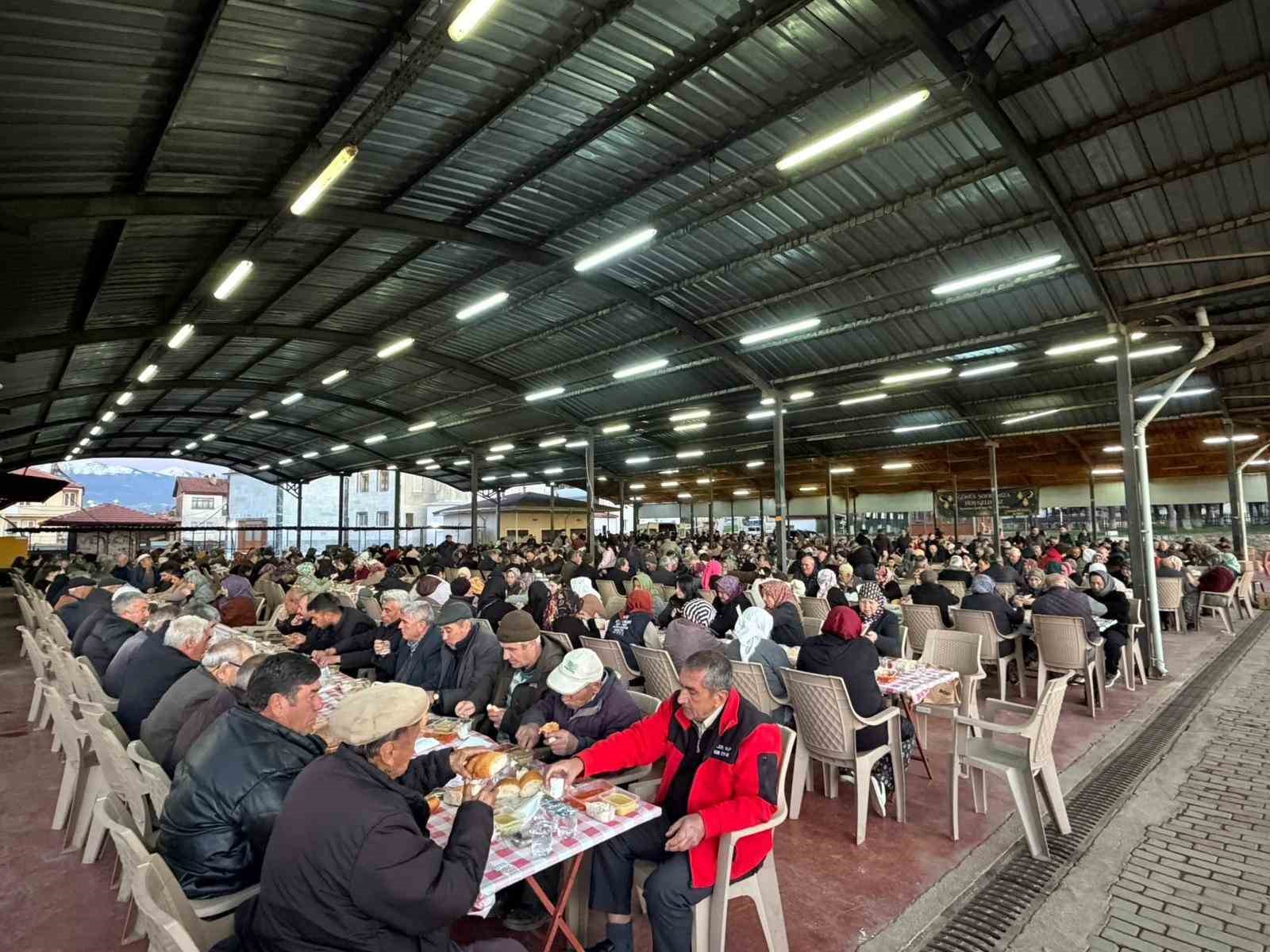Başkan Pütün gönül sofrasına konuk olan kadınları unutmadı

