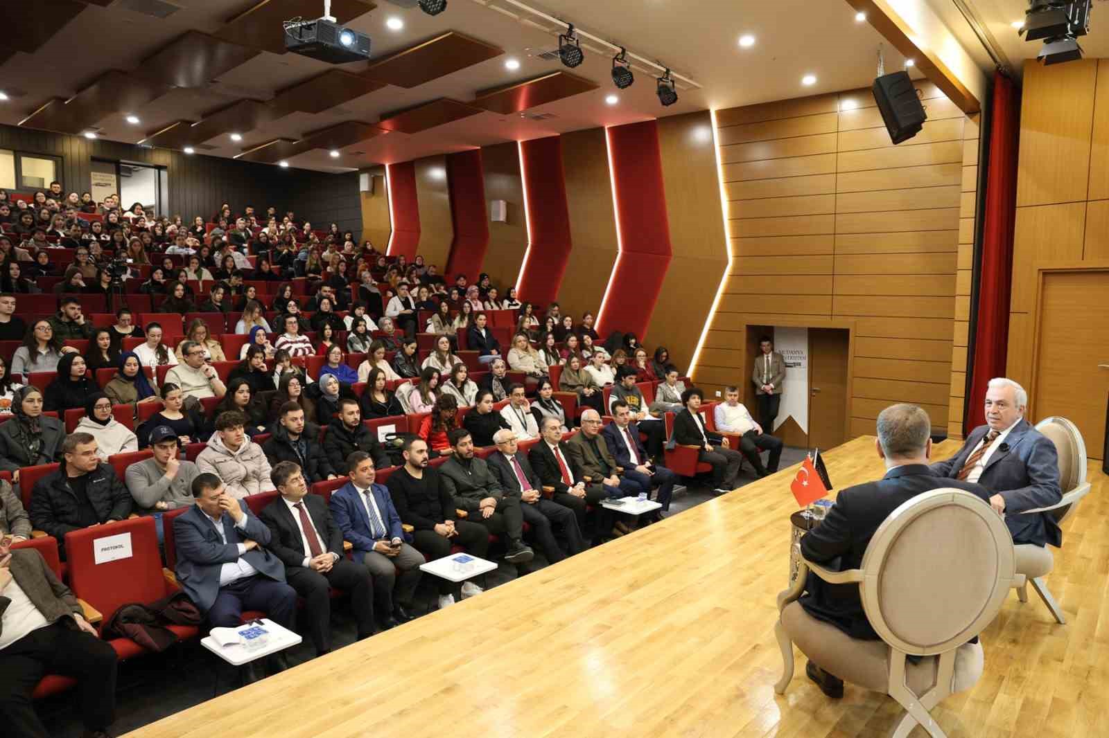 Başkan Şadi Özdemir gençlerle buluştu
Başkan Şadi Özdemir gençlerle buluştu