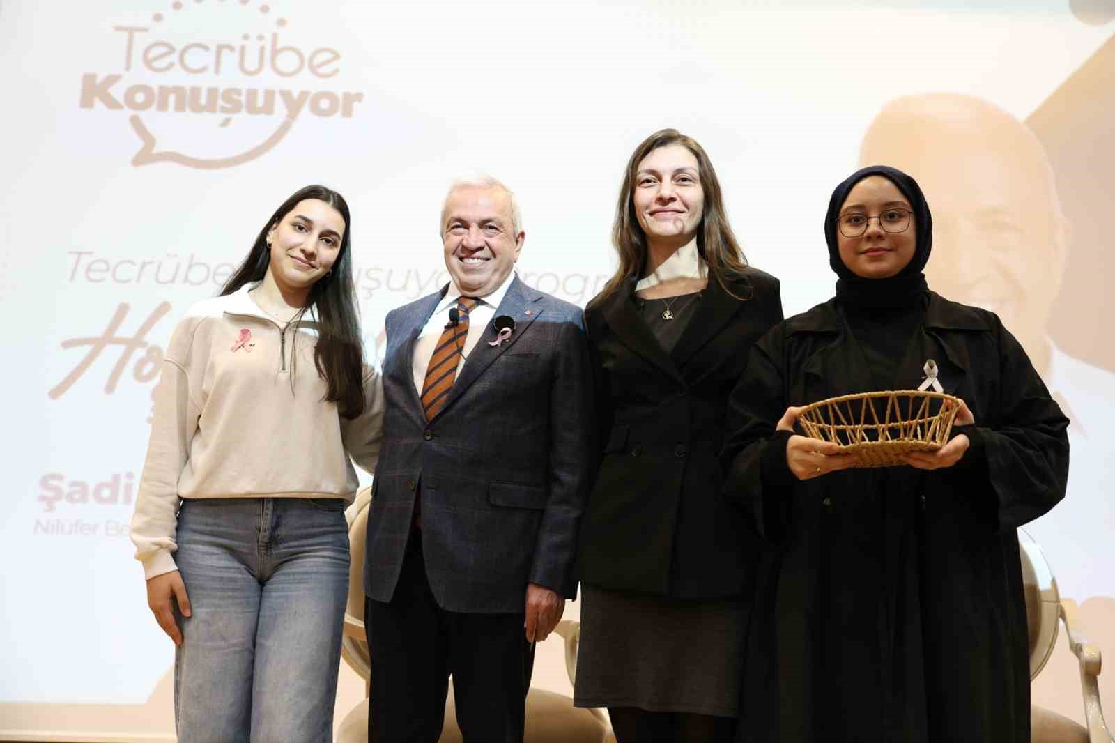 Başkan Şadi Özdemir gençlerle buluştu
Başkan Şadi Özdemir gençlerle buluştu